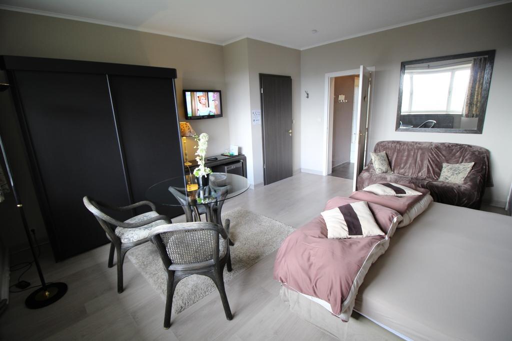 Les Alisiers Hotel Nadrin Bilik gambar